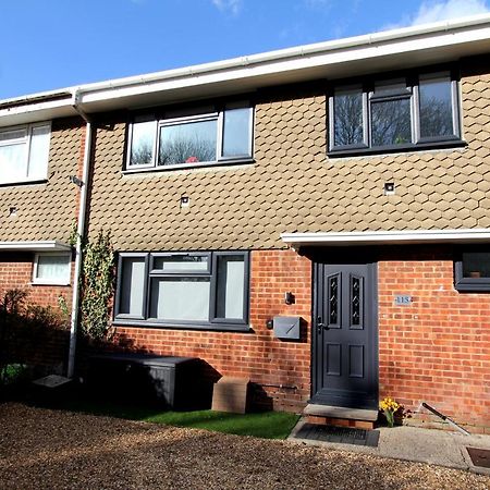 Crown Meadow - 4 Bedroom House - Heathrow - Excellentstays Colnbrook Eksteriør billede